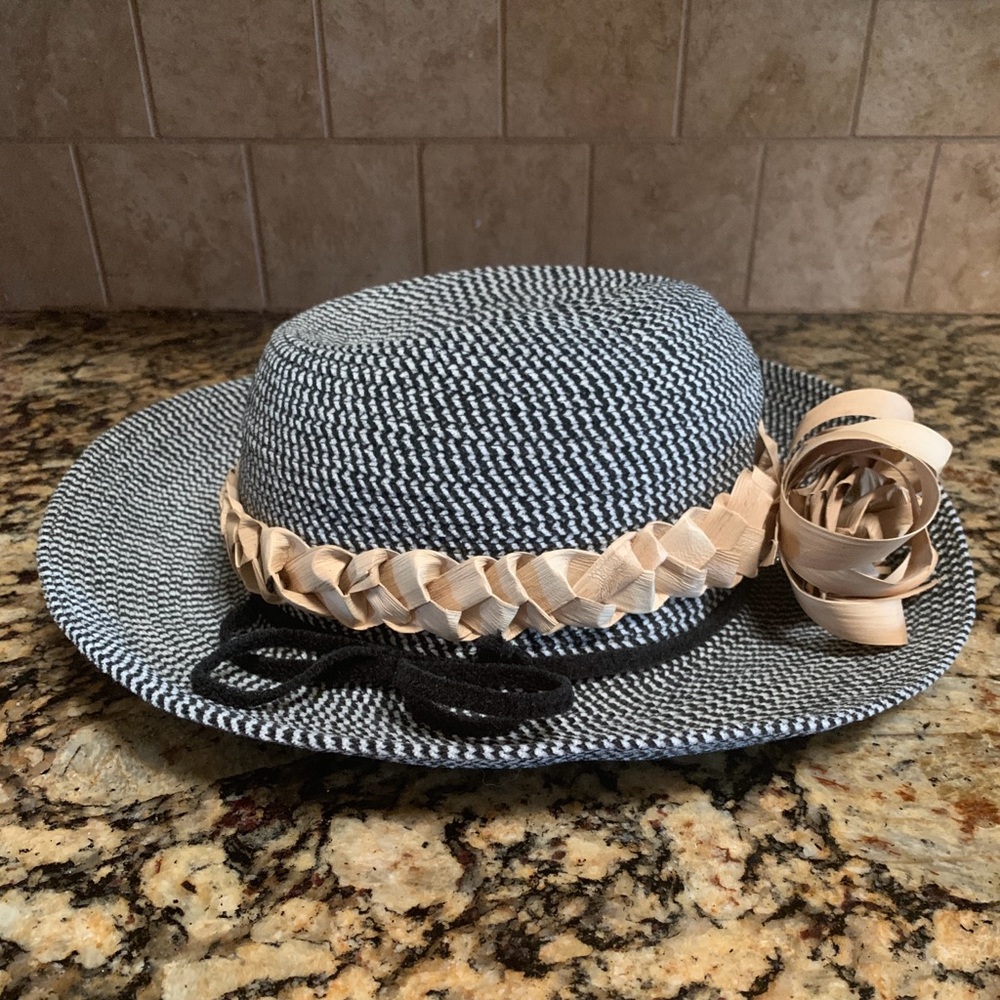 Liz Claiborne Villager Women’s Black & White Herringbone Hat